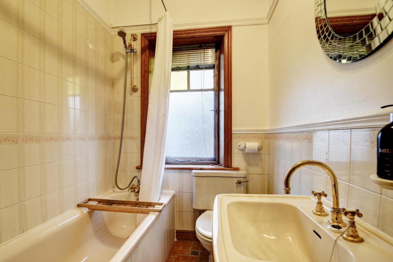 Spacious Victorian Townhouse Near Hcc With Off Street Parking 哈罗盖特 外观 照片