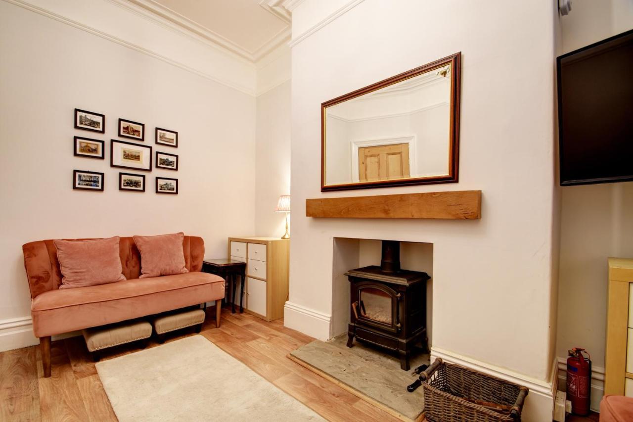 Spacious Victorian Townhouse Near Hcc With Off Street Parking 哈罗盖特 外观 照片